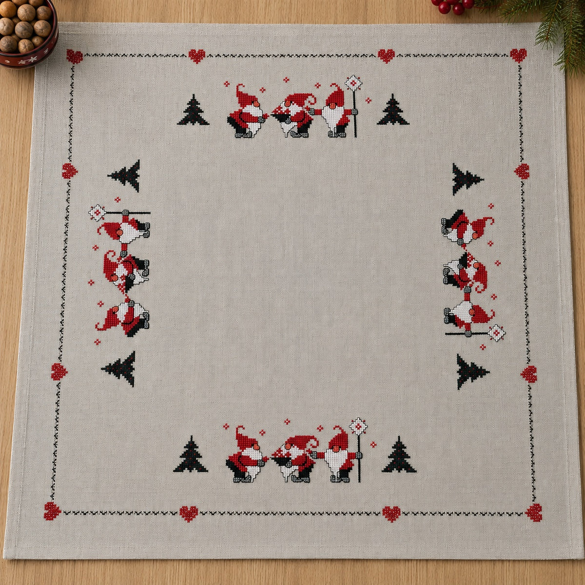 Broderi Tre rara tomtar