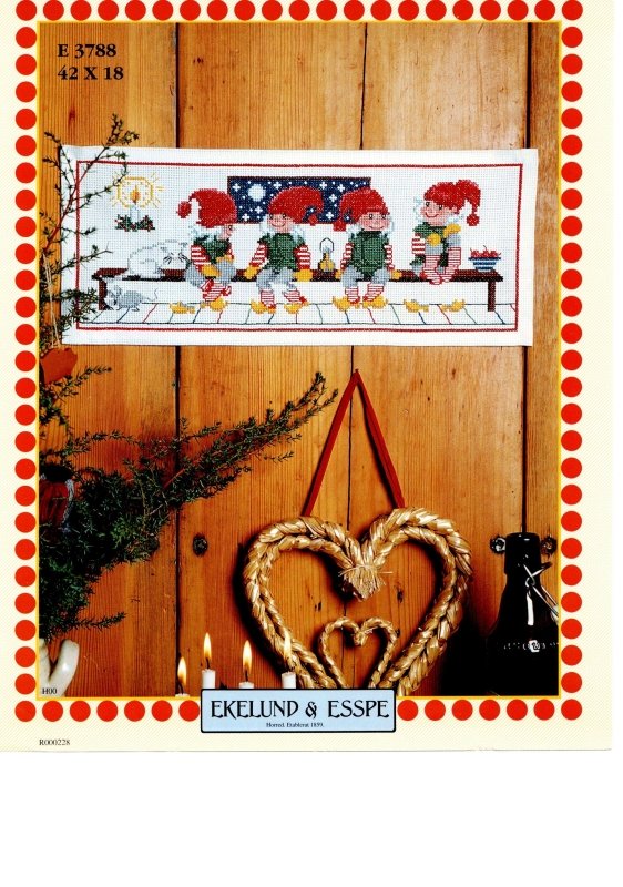 đ Wallman VĂ€ggbonad Ekelunds E3788 - Tomtar Korsstygn 42x18cm - NavaGarn