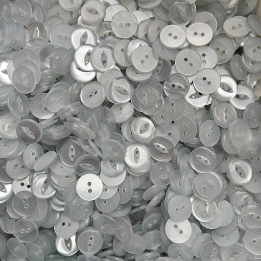 1800st Vita Plastknappar 13mm - Pärlemoskimmer Bulk ✨ - NavaGarn