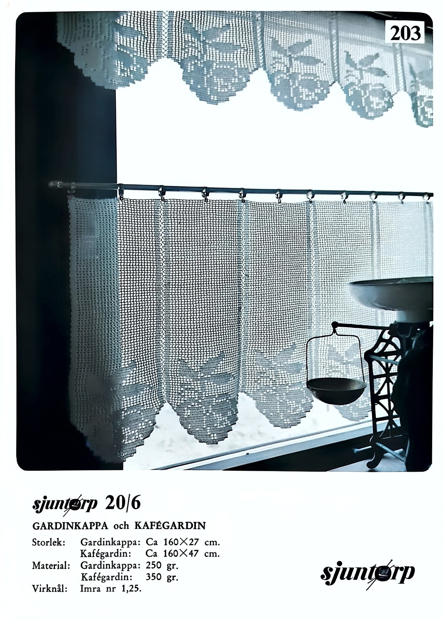 virkad spetsgardin med rosor