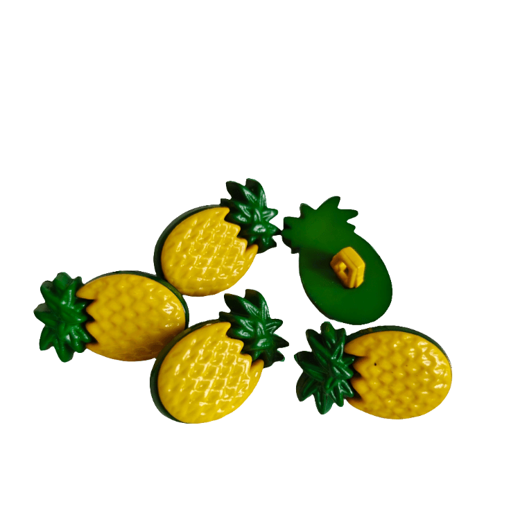 Ananas Knappar - Tropiska Polyester Knappar på Grön Botten 20x12mm - NavaGarn
