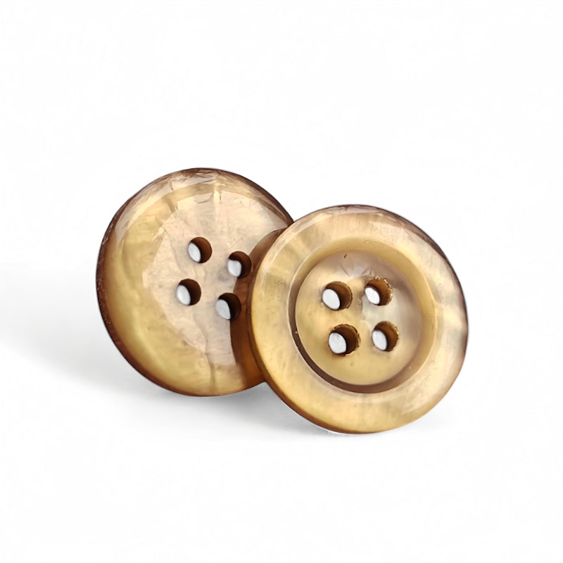 Knapp “Honung” – gyllenbrun plast med pärlemorglans