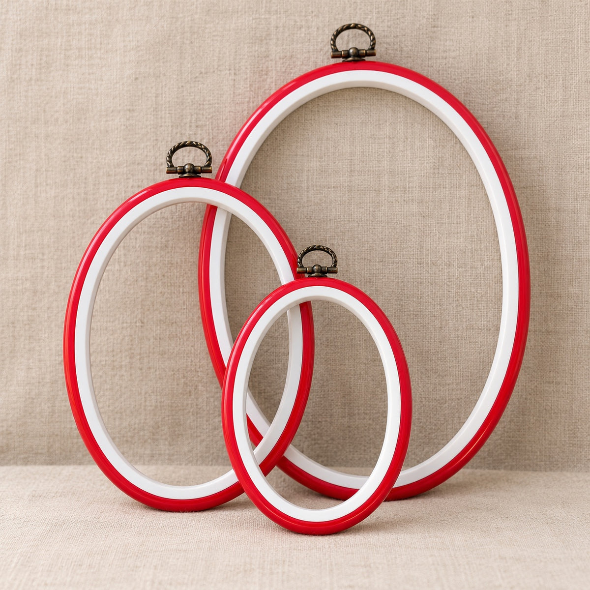 Oval flexiram för broderi – röd/vit