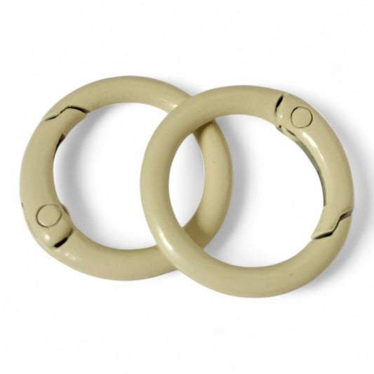 Öppningsbar Nyckelring Fjäderbelastad – Ringlås | 8 färger